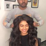 Siddhi Idnani Instagram - Nazar na lage 🌑💁🏻‍♀️👸🏻 Thank you @amityashwant_hair for taking care of my tresses ✨ Missed you @the.mad.hair.scientist 🤗😘 . . . #siddhiidnani #Haircare #Haircour #TigerShroff #BollywoodHairstylists #dharmaproductions #workmode #gratitude