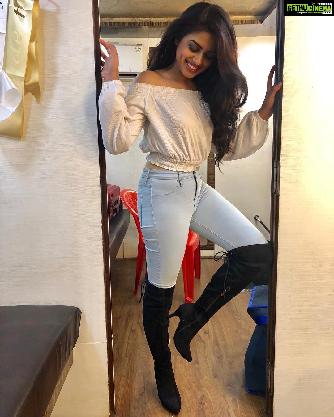 Siddhi Idnani Instagram - Doing what you like is freedom & liking what you do is happiness 🦋 #LoveMyJob #WhenPassionPaysChecks #ForeverGrateful ✨