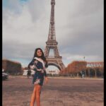 Siddhi Idnani Instagram - One of those pictures I could frame and keep for life ✨ . . . 👗 - @srstore09 Accessory - @bienmode #siddhiidnani #misssupertalentindia2018 #parisinnovember #paris #indiantraveldiaries #WhenInFrance #Europe