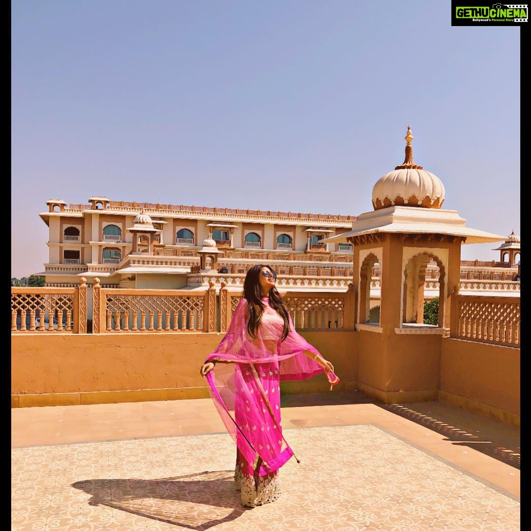 Siddhi Idnani Instagram - I deserve the world, so I’m going to work hard every single day to give it to myself ✨🔥 . . . #siddhiidnani #siddhi #misssupertalentoftheworld #misssupertalentindia2018 #misssupertalent2018 #rajasthan #indiantraveldiaries #visitindia Indana Palace Jodhpur