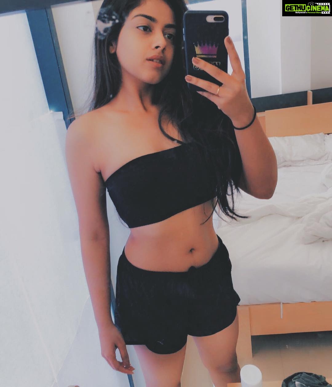 Siddhi Idnani Instagram - Act like tomorrow just doesn’t exist 🌸 Maldives