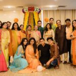 Siddhi Idnani Instagram - Nothing like family 🌸 #DaveClan #MissYou . . . . . 📷 - @studiobeunique Anand, Gujarat