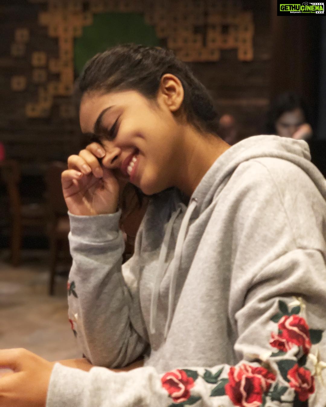 Siddhi Idnani Instagram - My future has always been on my mind, from my career all the way down to my happiness. May god be with me, I just want to be great 🌷 - Kanye West 📷- @priyadarshini.96 Starbucks India