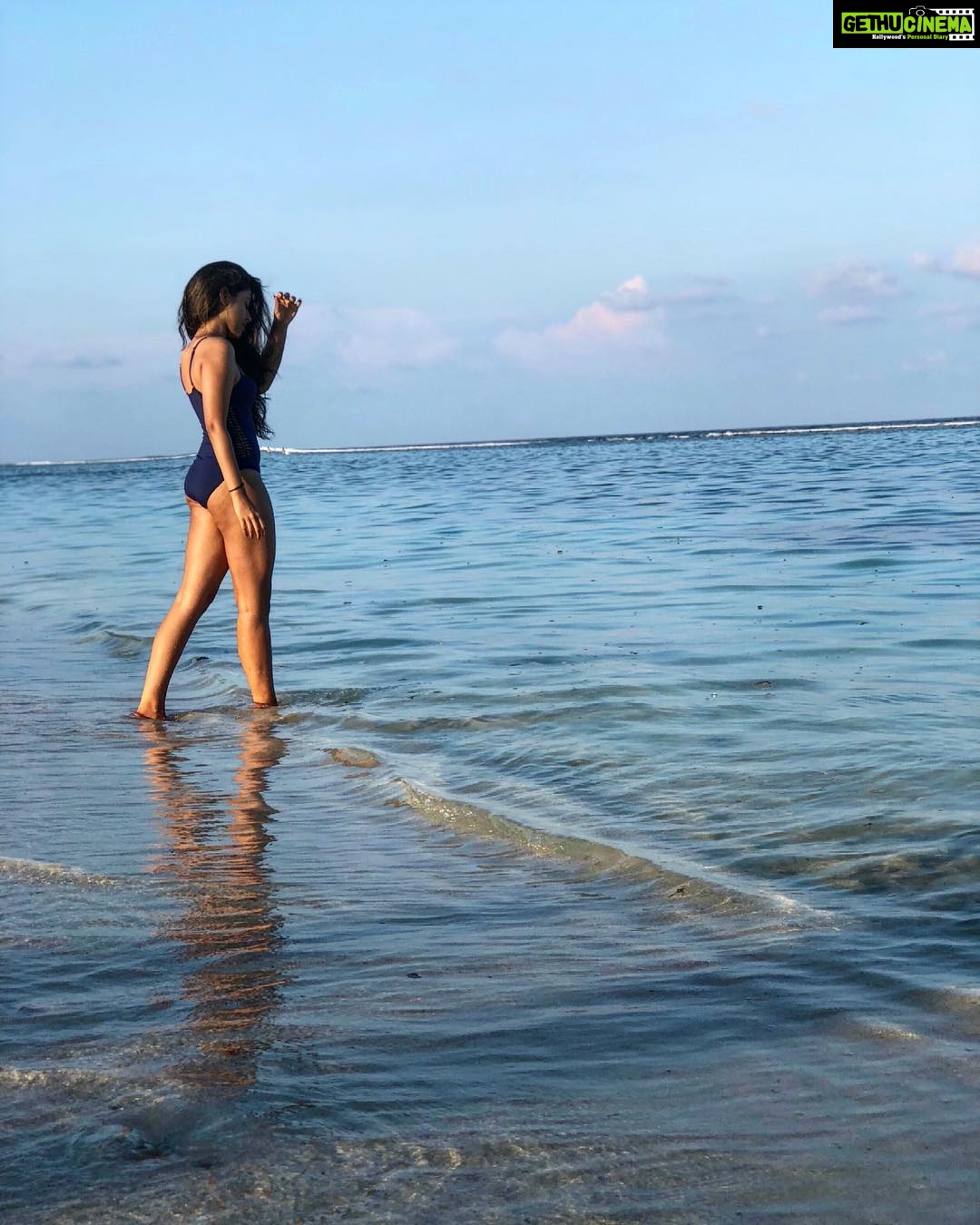 Siddhi Idnani Instagram - She would bow to no one Maldives