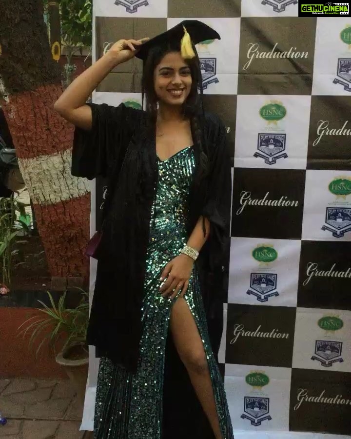 Siddhi Idnani Instagram - “What feels like the end is often the beginning” So grateful for all the memories and some really beautiful friends that R.D.National College has given me. Graduation Day 🎓 #WeDidIt #Graduated #Gratitude R. D. National College
