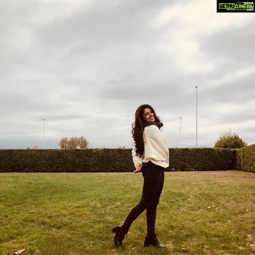 Siddhi Idnani Instagram - Bonjour from Paris 🇫🇷 . . . #siddhiidnani #misssupertalentindia2018 #paris #WhenInParis 🌸