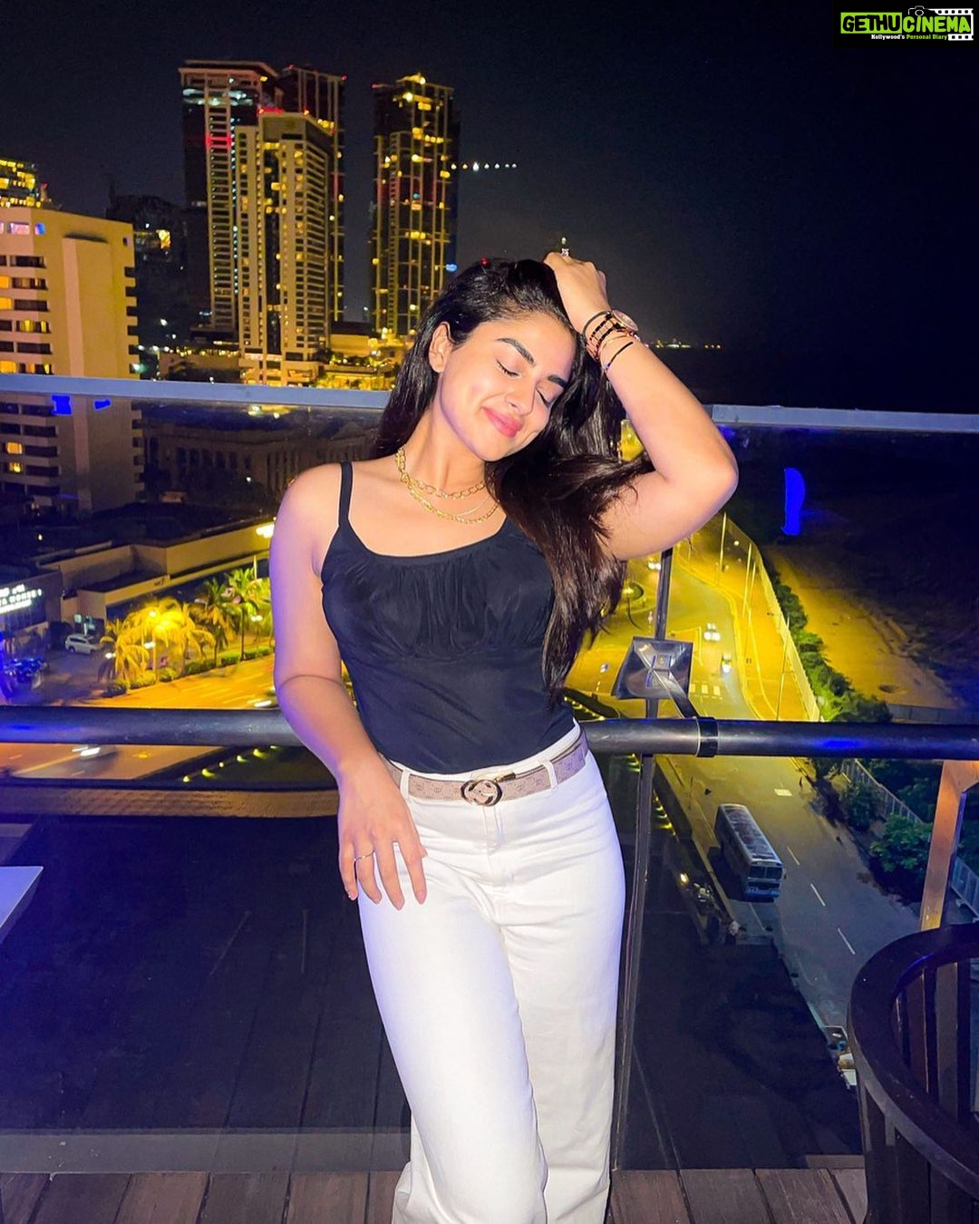 Siddhi Idnani Instagram - living in the now 💫 . . . . #srilanka #colombolife Cinnamon Grand Colombo