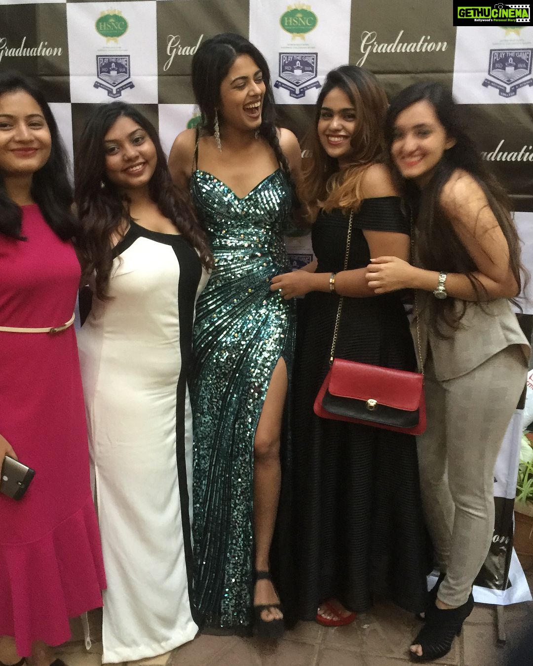 Siddhi Idnani Instagram - “What feels like the end is often the beginning” So grateful for all the memories and some really beautiful friends that R.D.National College has given me. Graduation Day 🎓 #WeDidIt #Graduated #Gratitude R. D. National College