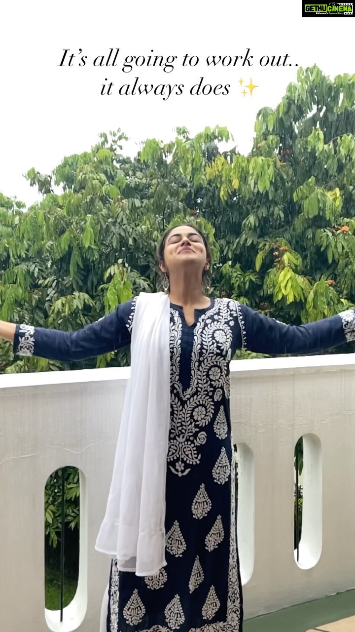 Siddhi Idnani Instagram - She walked with God, she felt His love through the wind & rain 🌧