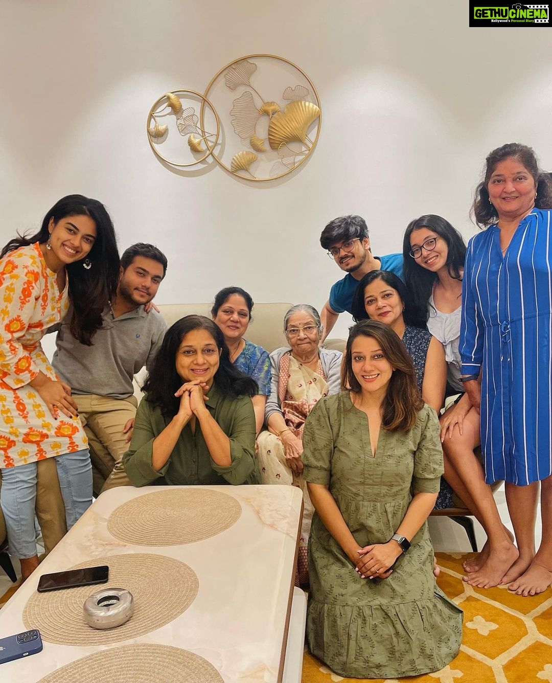 Siddhi Idnani Instagram - Family First 🥰♾❤️ Pune City