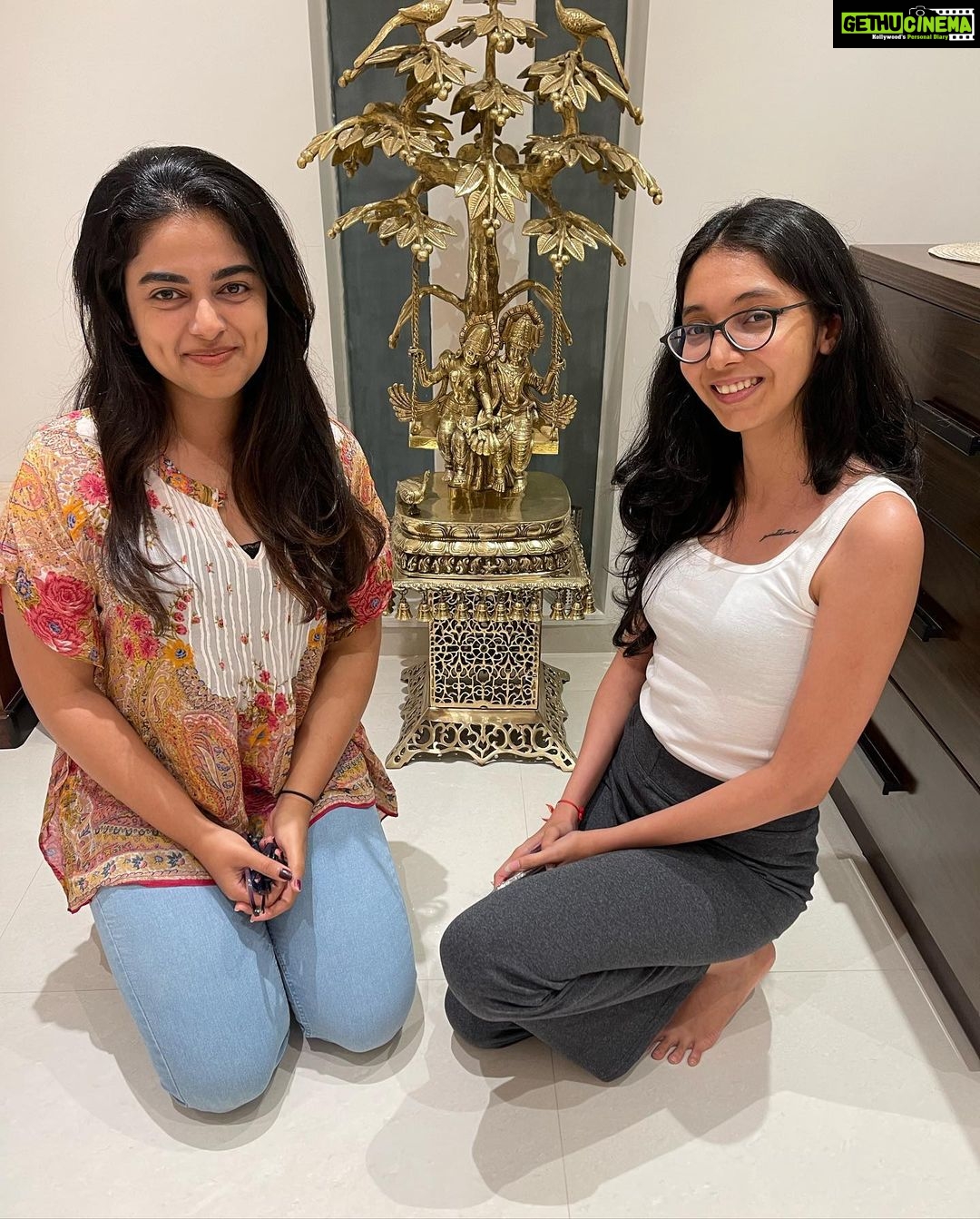 Siddhi Idnani Instagram - Family First 🥰♾❤️ Pune City