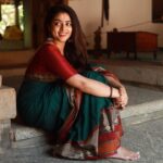 Siddhi Idnani Instagram - happy Ugadi, Gudi Padwa, Cheti Chand, Chaitri Navratri.. proud of our unity in diversity 🔱
