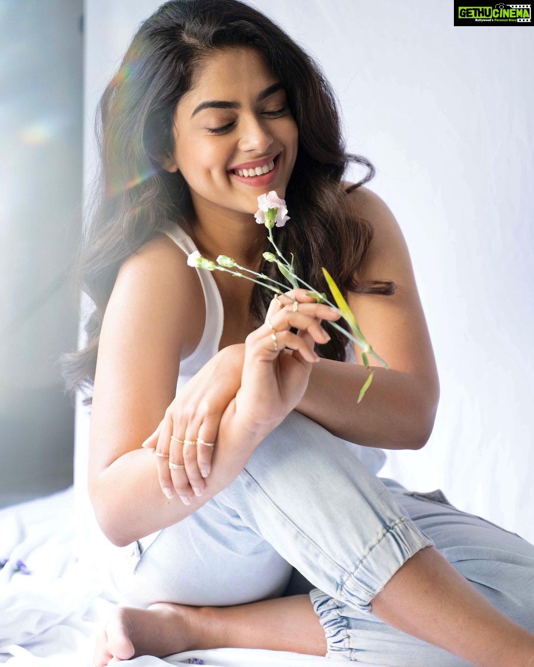 Siddhi Idnani Instagram - with patience you grow, you heal & shine ✨🤍
