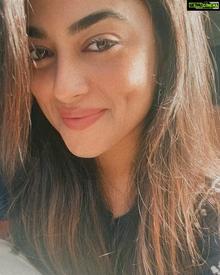 Siddhi Idnani Instagram - I spent the whole afternoon doing this…. The last video depicts the cheeky narcissist guilt 😵💫🤓🥸🤪🥰