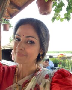 Simran Instagram - Being Meena Narayanan! Behind the Scenes of #Rocketry with #Madhavan & @[17841401817250844:@muralidarans] 😍 

Kudos to the entire team for all their efforts and hard-work! @actormaddy super proud to be a part of your directorial debut! 
#RocketryTheFilm Launching in theaters near you tomorrow! 🚀