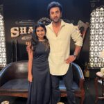 Sivaangi Krishnakumar Instagram - Thats how my first Mumbai trip went🙈 Cant wait to share the real deal with you all😍 Im wearing : @diademstore.in @indu_ig #ranbirkapoor #shamshera promotions❤️ @yrf @meta @instagram @oodagaa @vbzu @vijaymp29 Yrf Studios Andheri