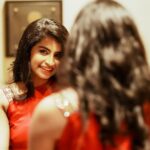 Sivaangi Krishnakumar Instagram – Officially declaring red as my colour!😌💋🌹
For @redgiantmovies_  15th anniversary 😊
PC @arunprasath_photography 
Muah : @suni_makeup_hair 
Stylist: @jayalakshmisundaresan 
Outfit : @rehanabasheerofficial 😍😍
Accessories: @sonalfashion