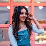 Smruthi Venkat Instagram - Good morning guys ✨ Have a happy week ahead ☺️ #tuesday #morningvibes #feltcutemightdeletelater Pc @mithunksairam H&M @liyash_makeup_artist