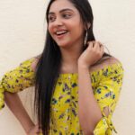 Smruthi Venkat Instagram - ✨😇# 📷 @mithunksairam Hair @sowmya_venkat