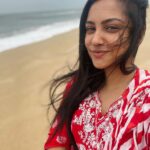 Smruthi Venkat Instagram - #beachday Couldn’t decide which one to post so I posted all 🤪