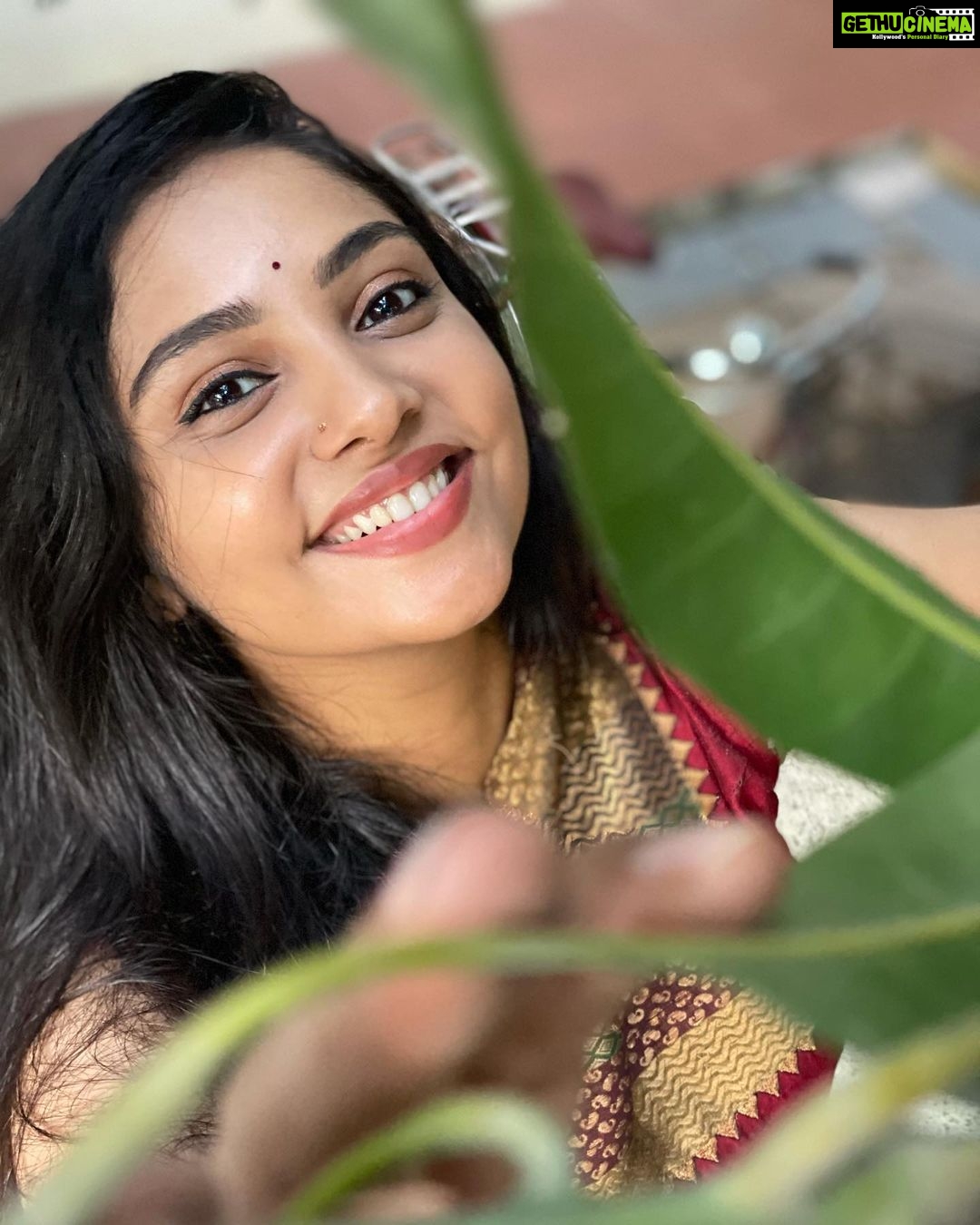 Smruthi Venkat Instagram - Good morning ✨ Happy happy Saturday 😇
