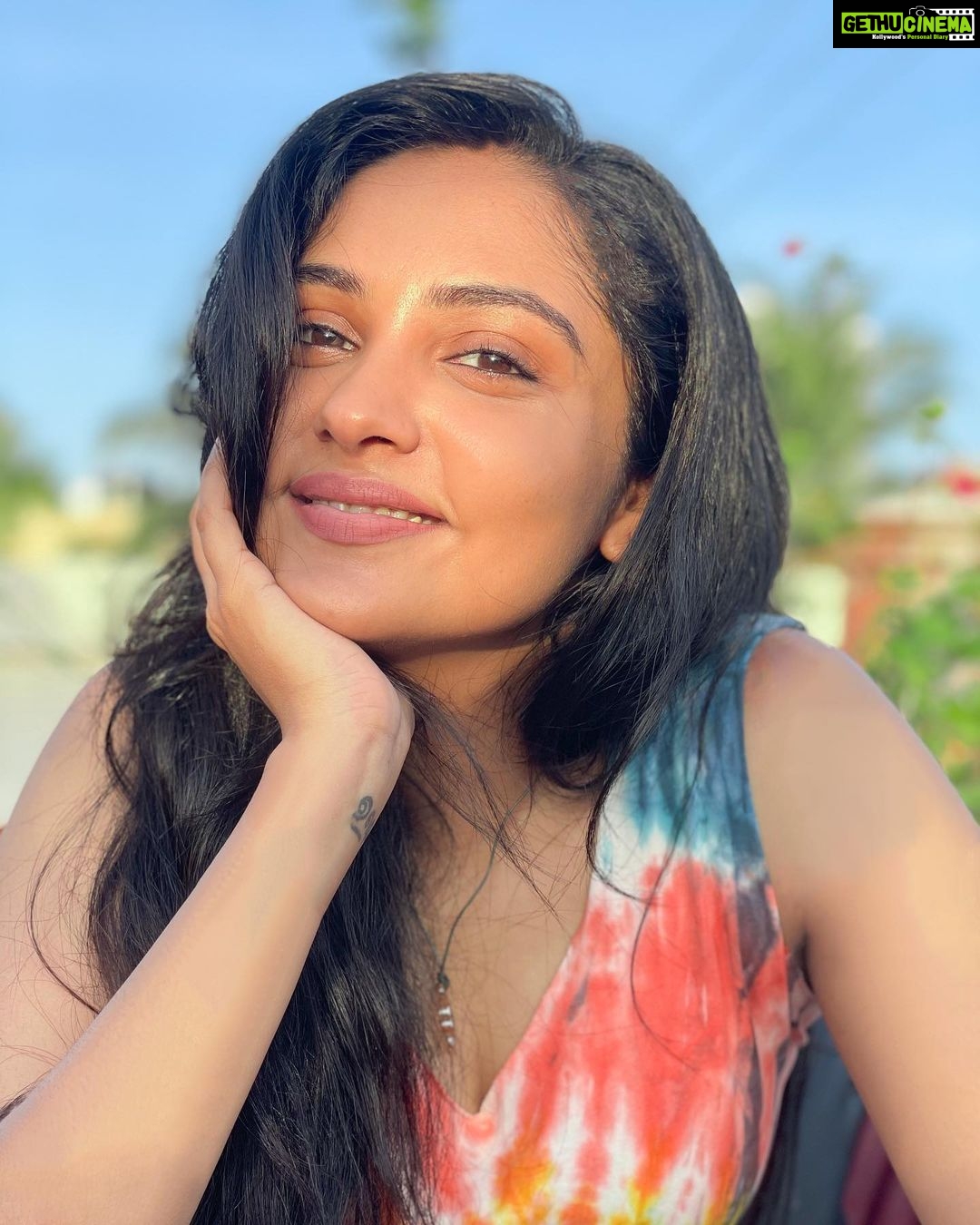 Smruthi Venkat Instagram - Good morning guys ✨ have a great week ahead 😇 Please stay home and safe !
