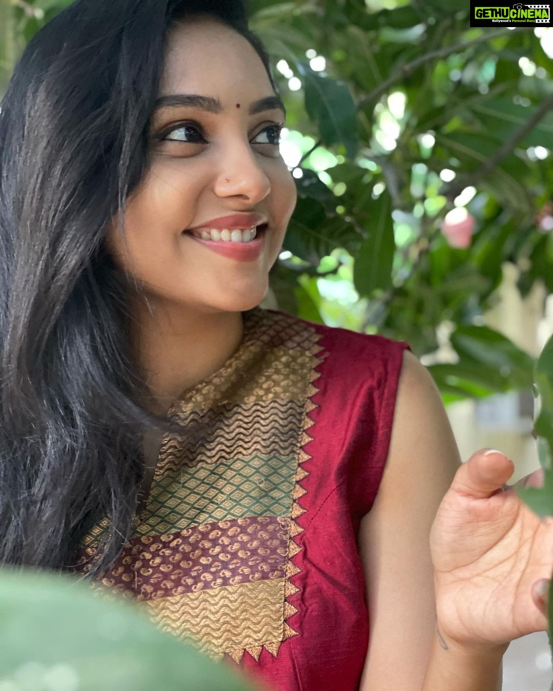 Smruthi Venkat Instagram - Good evening guys ✨
