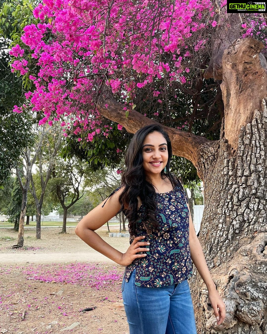 Smruthi Venkat Instagram - #Throwback #goodafternoon Have a happy Saturday ✨🎉 Hyderabad