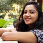 Smruthi Venkat Instagram - Good evening guys ✨ Been long since I posted!! how are you guys 😊 #happyevening ✨ PC @mithunksairam