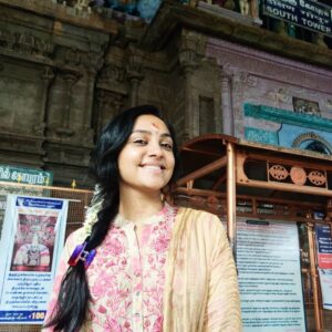 Smruthi Venkat Instagram - Ending the day and starting the year in Meenakshi Amman temple. Favorite 🙏🏻
Wishing success, peace and positivity this year ✨
Happy happy 2021💖  #goodvibesonly ✨