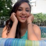 Smruthi Venkat Instagram - And that’s How I like to spend a day off!! :) 🥱👗🏊☕️🍔✨ #staycation #dayoff #july #instareels #reels #feelitreelit 📸 @mithunksairam 💄@liyash_makeup_artist