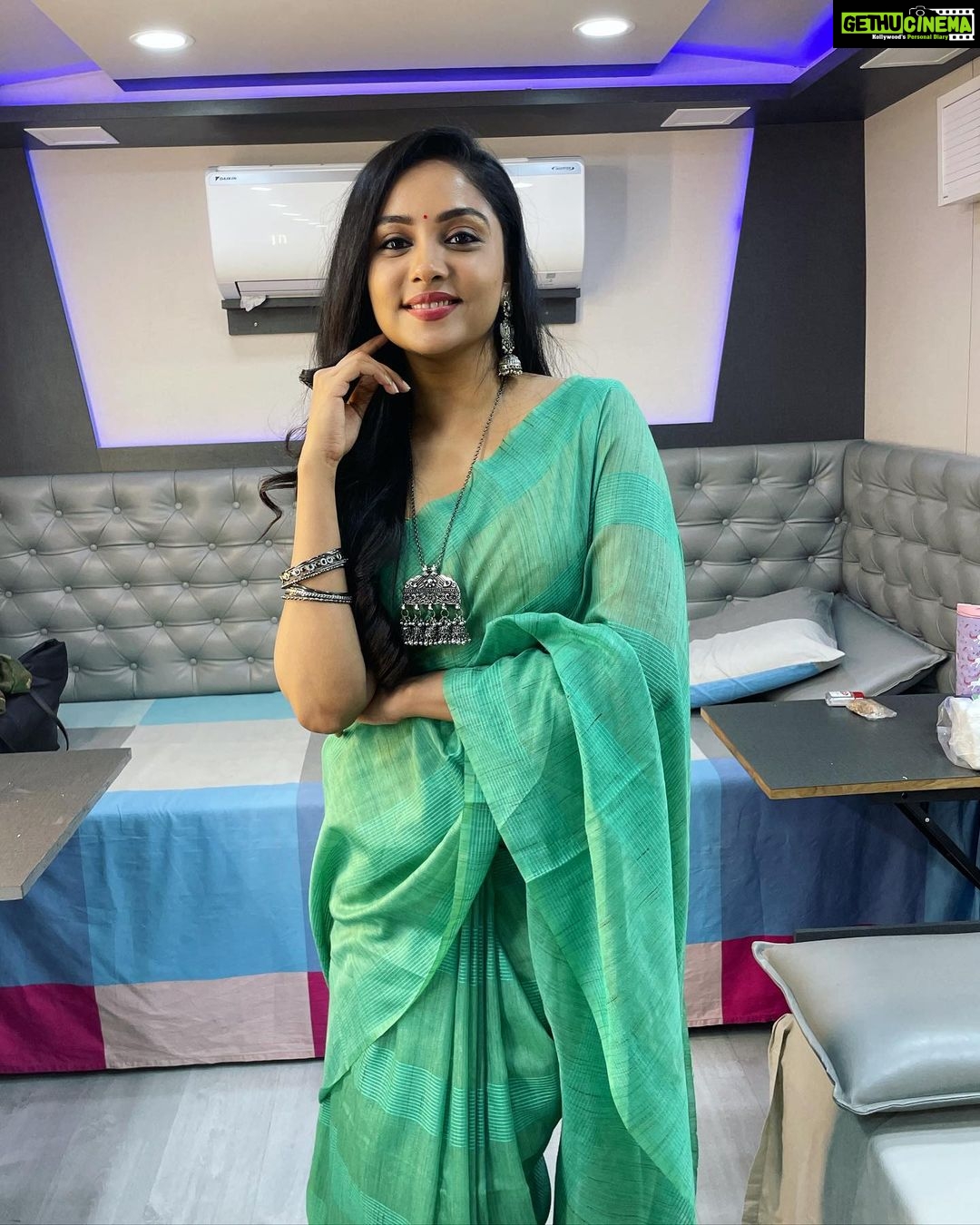 Smruthi Venkat Instagram - Never ending Saree love ✨