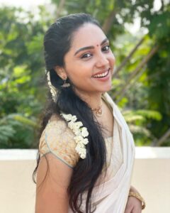 Smruthi Venkat Instagram - Happy Onam ✨

PC @mithunksairam