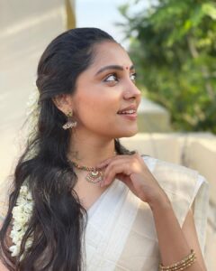 Smruthi Venkat Instagram - Happy Onam ✨

PC @mithunksairam