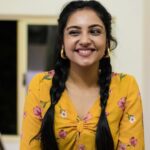 Smruthi Venkat Instagram - Have a happy week ahead ✨ Thanks @nekhi_india for the earrings 😍 PC @mithunksairam
