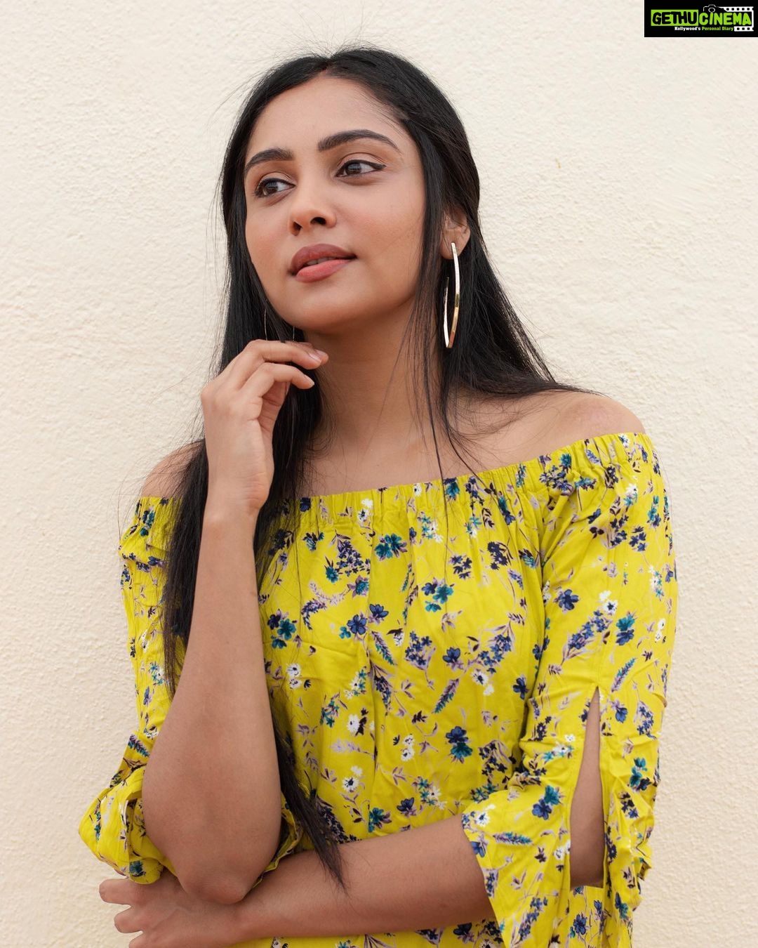 Smruthi Venkat Instagram - ✨😇# 📷 @mithunksairam Hair @sowmya_venkat