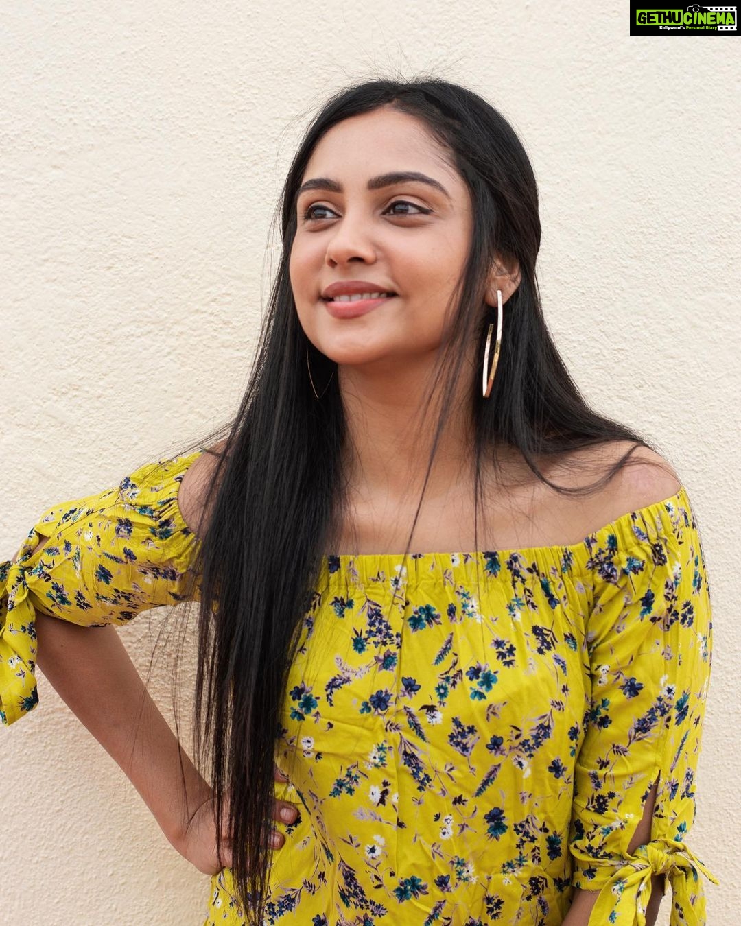 Smruthi Venkat Instagram - ✨😇# 📷 @mithunksairam Hair @sowmya_venkat