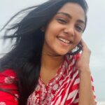 Smruthi Venkat Instagram - #beachday Couldn’t decide which one to post so I posted all 🤪
