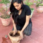 Smruthi Venkat Instagram - #worldenvironmentday As today is world environment day I did my part by planting a rose plant🌱 I have always loved gardening and I have around 60 plants in my terrace garden!Now adding this plant to my garden 🌹 Make world a greener and a better place ✨🌿