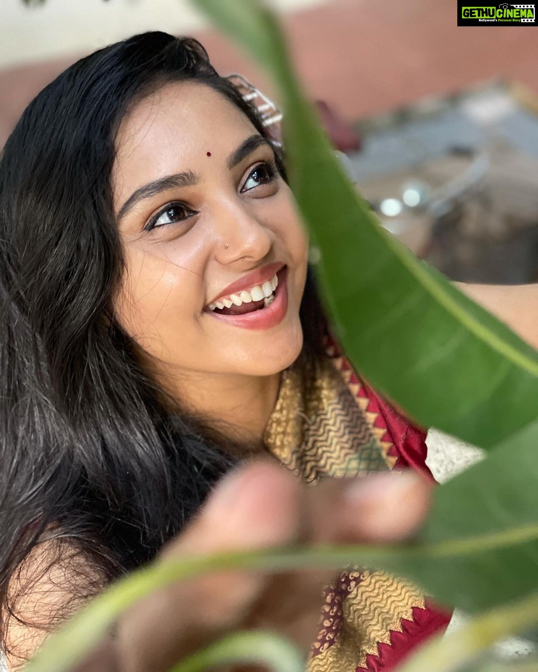 Smruthi Venkat Instagram - Good morning ✨ Happy happy Saturday 😇