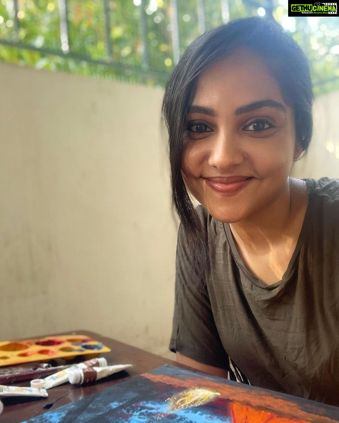 Smruthi Venkat Instagram - Doing some art this lockdown! What are you guys up to?? #stayhomestaysafe ✨