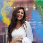 Smruthi Venkat Instagram - #happyholi ✨ #holi #color #fun Pc @mithunksairam