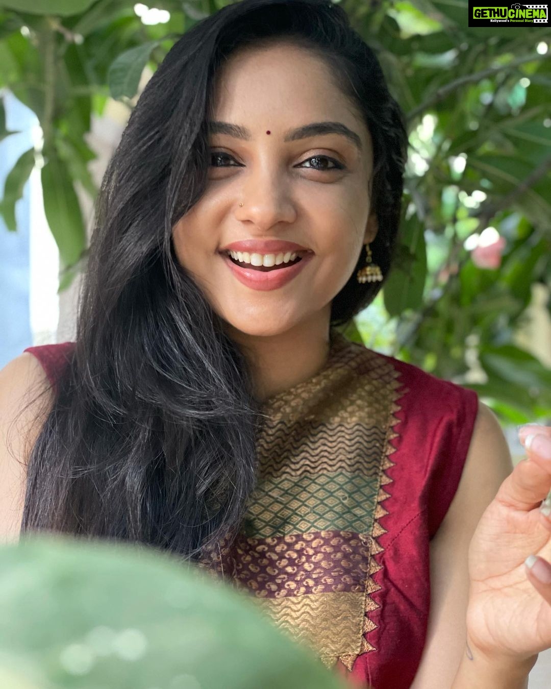 Smruthi Venkat Instagram - Good evening guys ✨