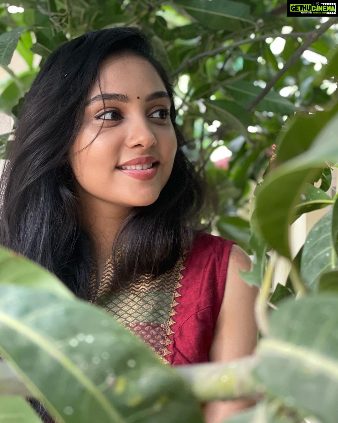 Smruthi Venkat Instagram - Good evening guys ✨