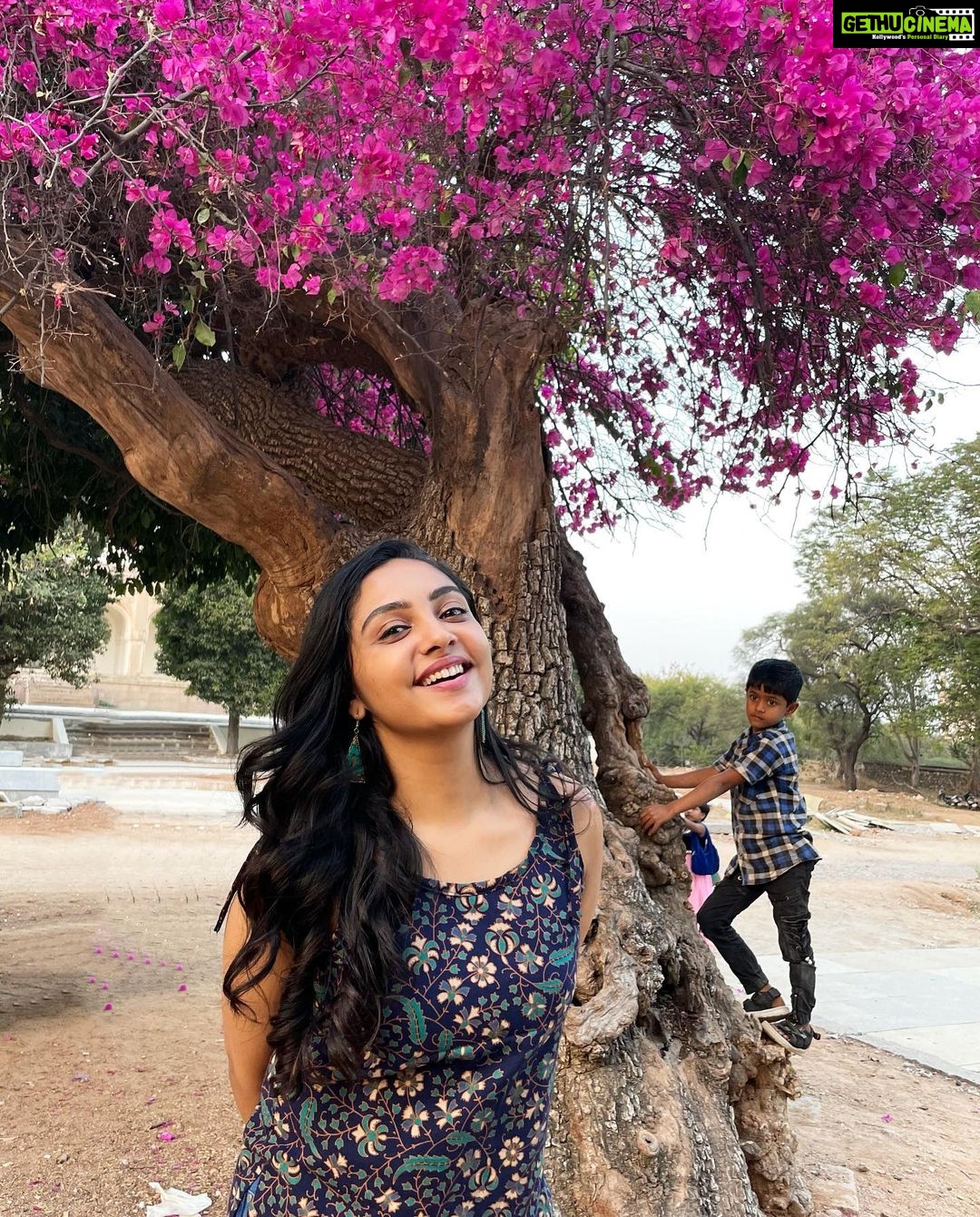Smruthi Venkat Instagram - #Throwback #goodafternoon Have a happy Saturday ✨🎉 Hyderabad