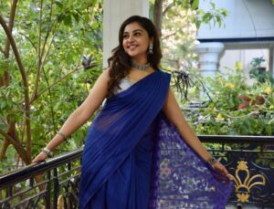 Smruthi Venkat Instagram - Sunday saree day 💙✨

#saree #sareelove #traditional #sareeday