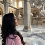 Smruthi Venkat Instagram - #hydrebaddiaries #chowmahallapalace #architecture PC @sswethareddy Chowmahalla Palace