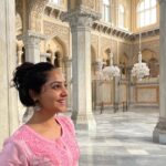 Smruthi Venkat Instagram - #hydrebaddiaries #chowmahallapalace #architecture PC @sswethareddy Chowmahalla Palace