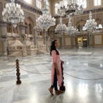 Smruthi Venkat Instagram - #hydrebaddiaries #chowmahallapalace #architecture PC @sswethareddy Chowmahalla Palace