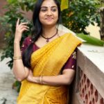 Smruthi Venkat Instagram - Good evening guys ✨ #candid #candidsmile #sareeday #saree #smiles